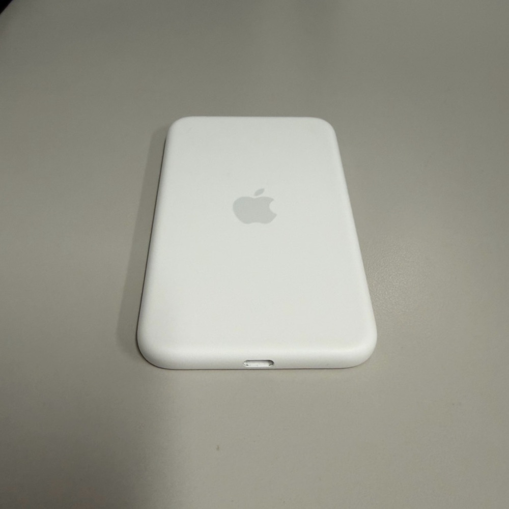 Apple Air MagSafe Charger in Classic White